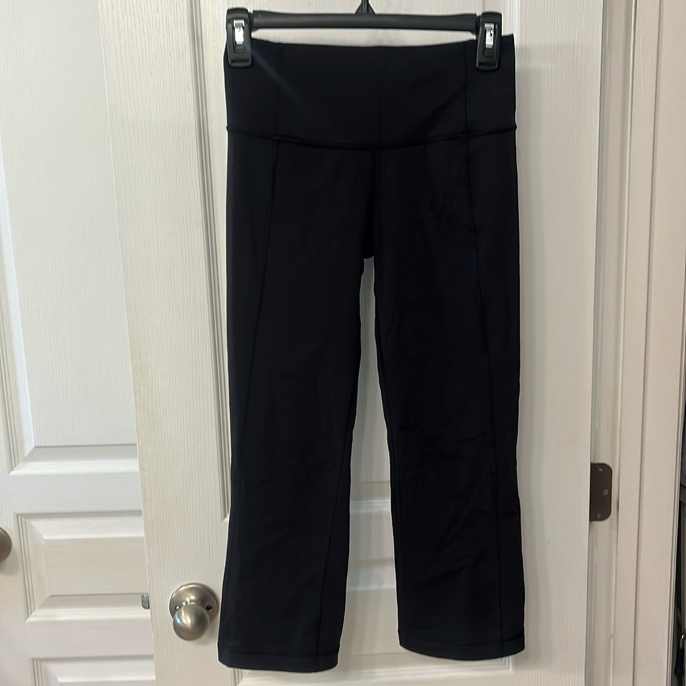 Lululemon Black cropped leggings size 4